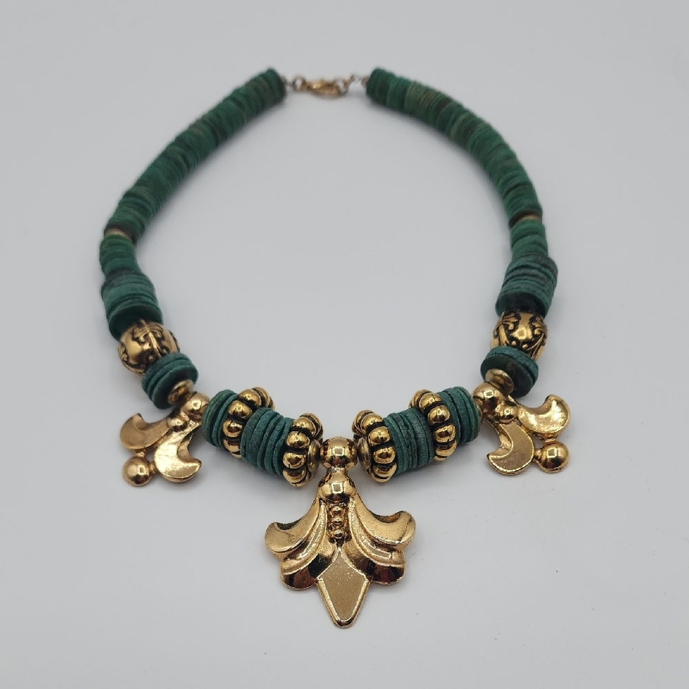 1990s Vintage Carol Dauplaise Fleur de Lis, Green, Gold Plate Statement Necklace - Picture 9 of 12